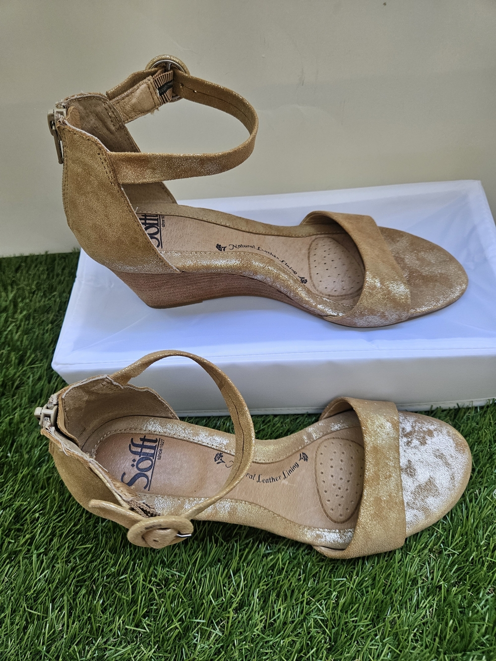 NWOB Söfft Gold Metallic Suede Cork Wedge Sandals 8 Leather Ankle Zip